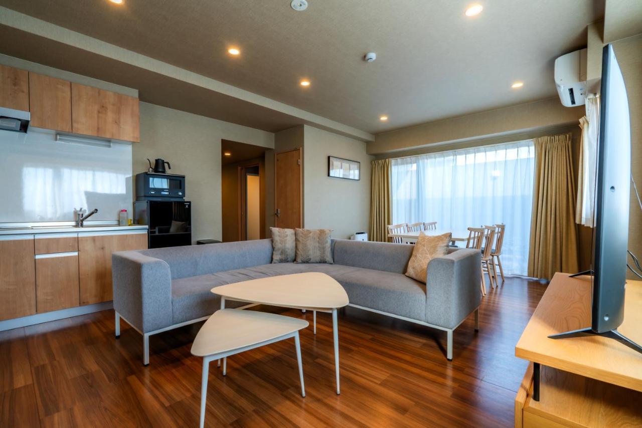 Randor Residential Hotel Kyoto Suites Eksteriør bilde A living room in a serviced apartment in Tokyo, Japan