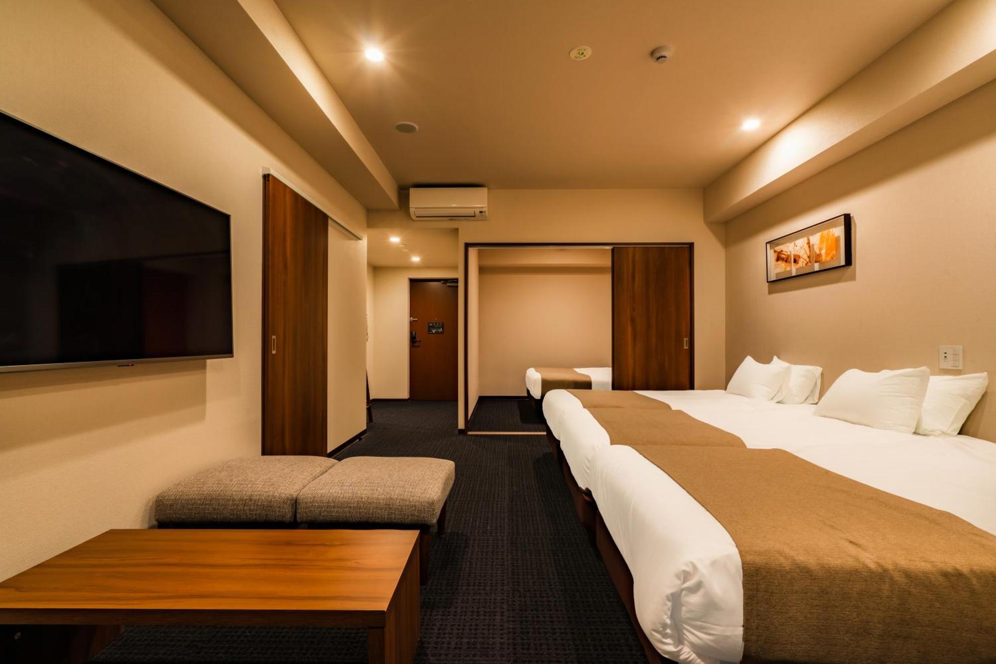 Randor Residential Hotel Kyoto Suites Eksteriør bilde A room at the hotel