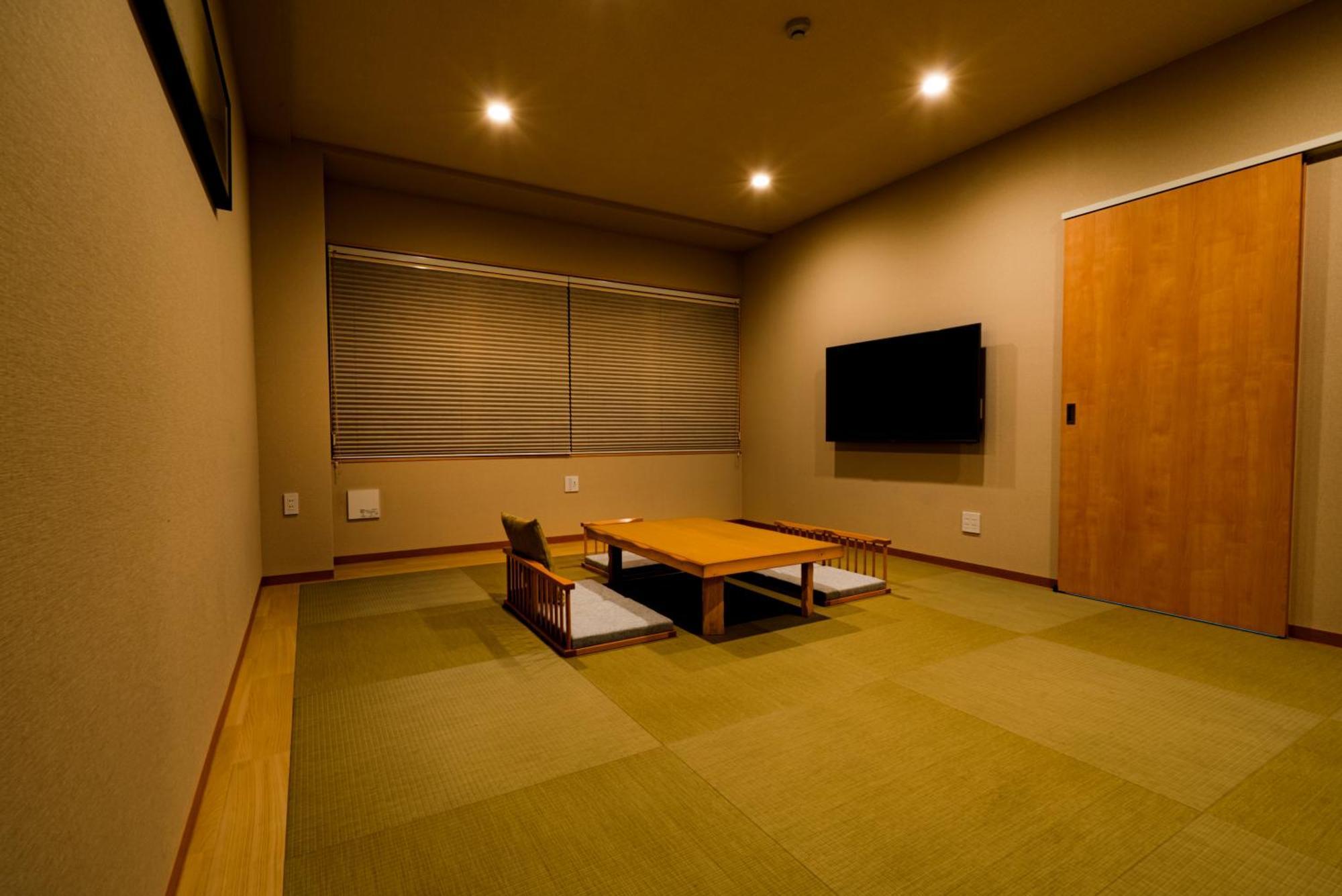 Randor Residential Hotel Kyoto Suites Eksteriør bilde A room in a ryokan