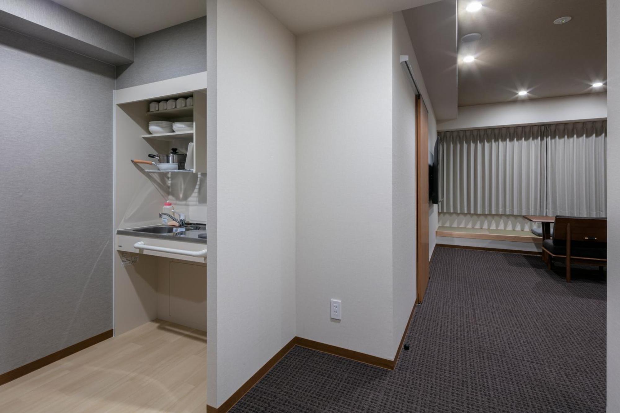 Randor Residential Hotel Kyoto Suites Rom bilde A typical room at the hotel