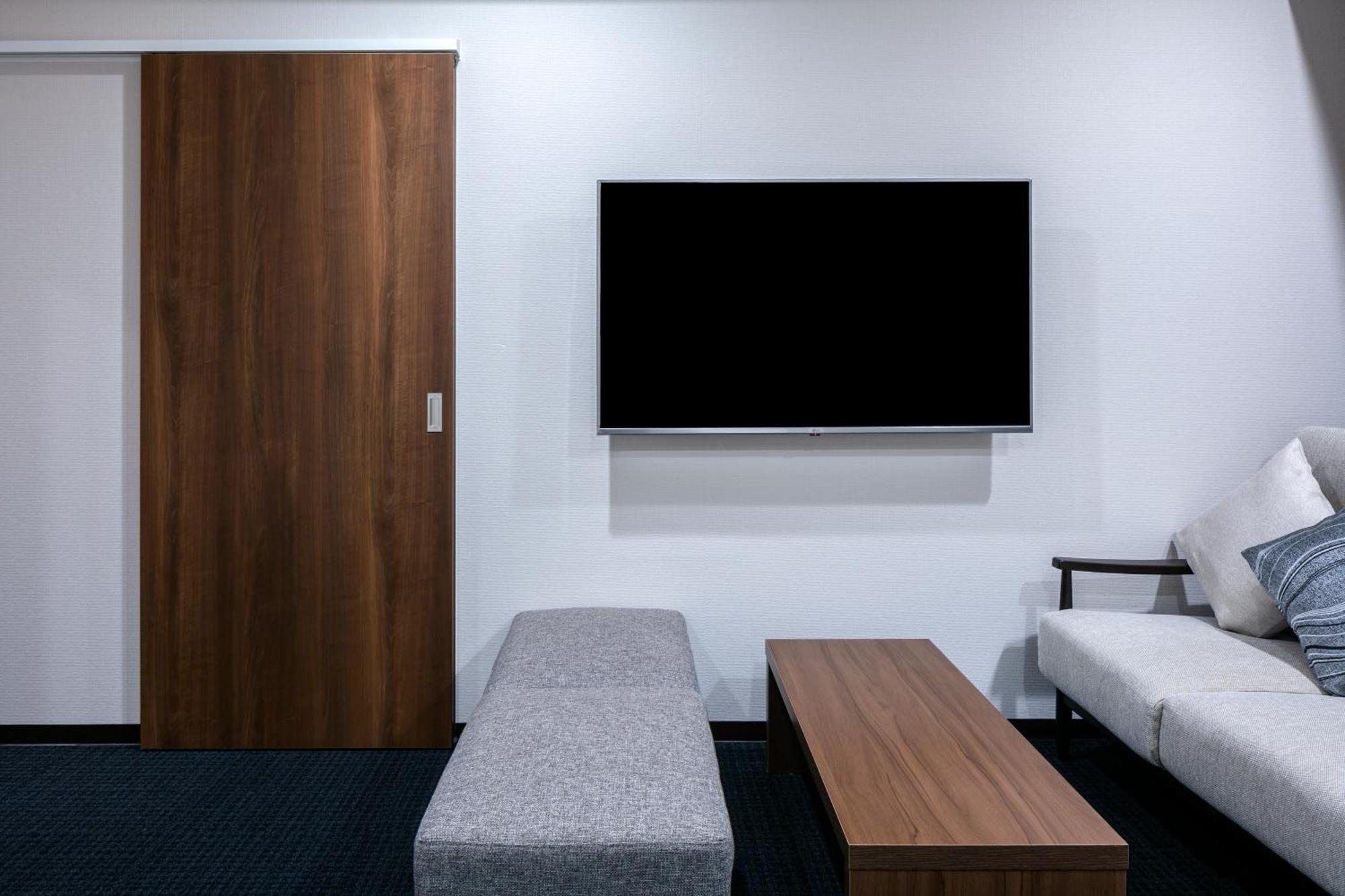 Randor Residential Hotel Kyoto Suites Rom bilde A sliding door